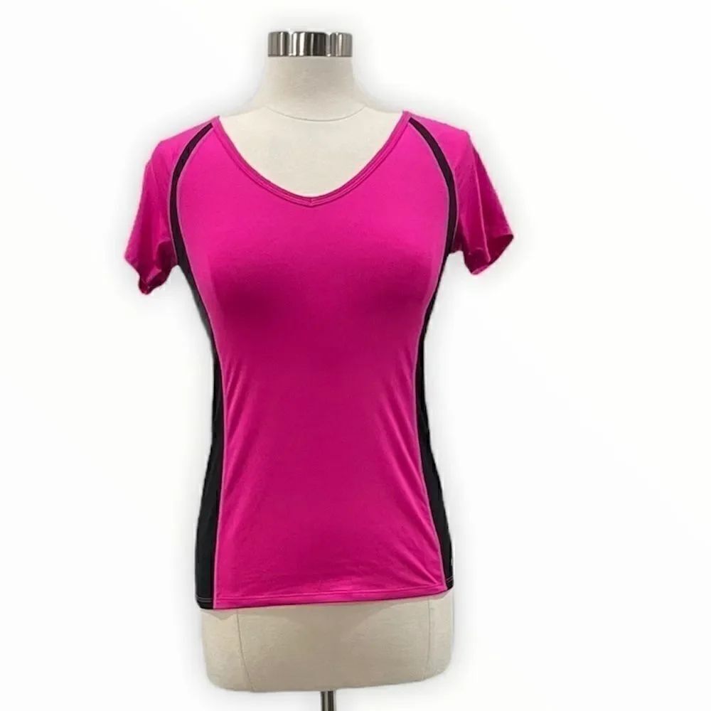 Ideology V-Neck Semi-Fitted T-Shirt in Size XS